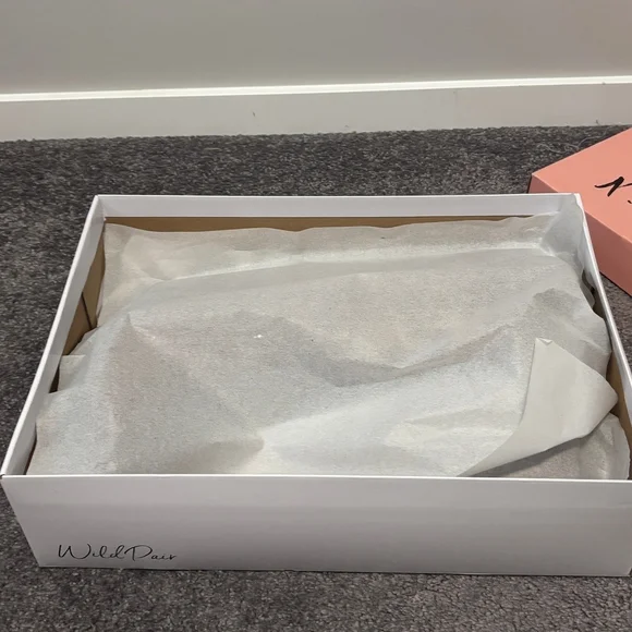 Wild Pair Women's Size 6.5 Brown Suede Cowboy Boots w/ Gold Crystals NIB - Picture 11 of 13